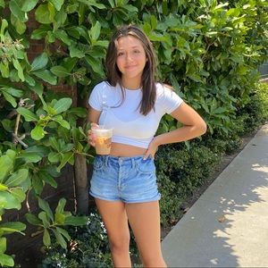 Meet your Posher, Olivia